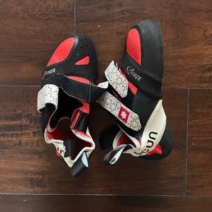 Ocun climbing shoe (new never worn)